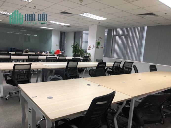 Cho thuê văn phòng 178m2 full nội thất tòa Hoàng Linh, Duy Tân, Cầu Giấy