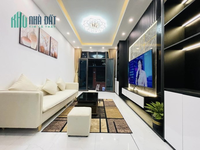 3 bán Nhà Đẹp ngõ 175 Lạc Long Quân 35m2 – Lô Góc – Ô Tô Đỗ Cửa