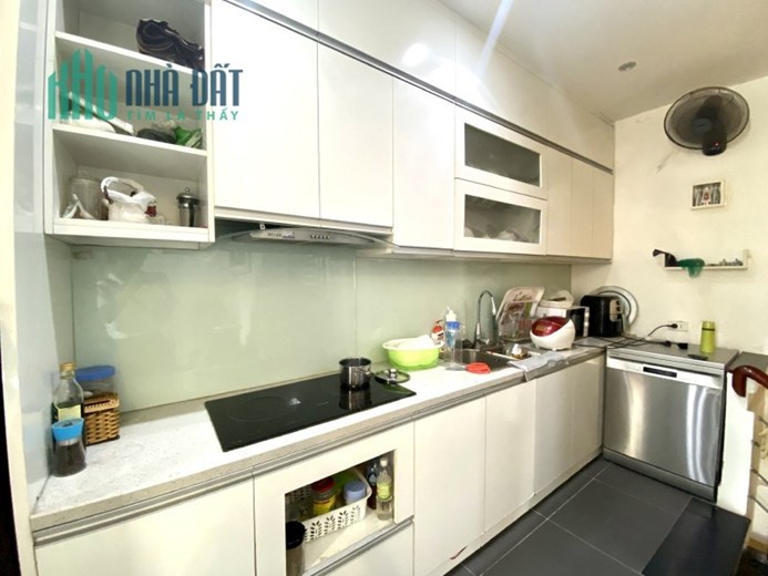 BÁN NHÀ HIẾM HOÀNG CẦU 31M2 4 TÂNG, 3 PN, KHU DÂN TRÍ CAO, 3 BƯỚC RA HỒ HOÀNG CẦU, 4,5 TỶ, LH
