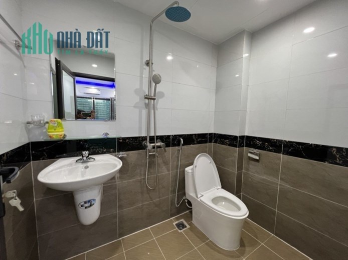 BÁN NHÀ ĐẸP Ở NGAY THÁI HÀ 31M2 X 5 TẦNG, GẦN PHỐ, 3PN, 3 GÁC ĐỖ CỬA, NHỈNH 5 TỶ, LH 0966037496