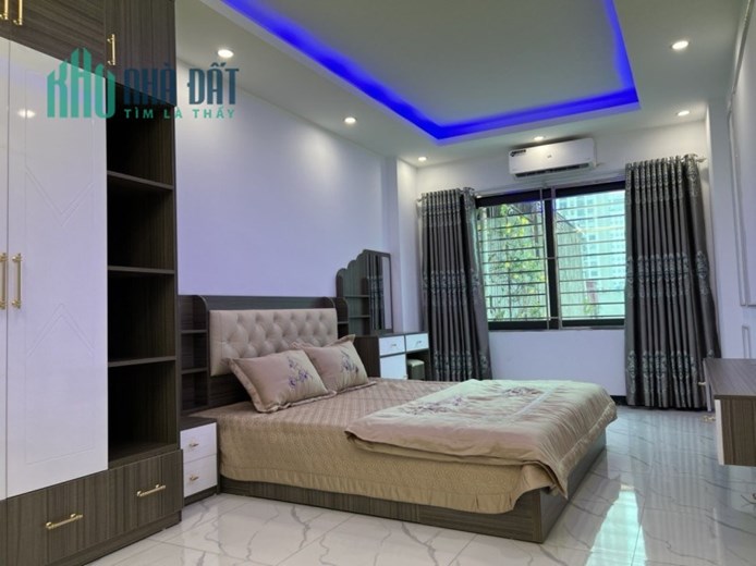BÁN NHÀ ĐẸP Ở NGAY THÁI HÀ 31M2 X 5 TẦNG, GẦN PHỐ, 3PN, 3 GÁC ĐỖ CỬA, NHỈNH 5 TỶ, LH 0966037496