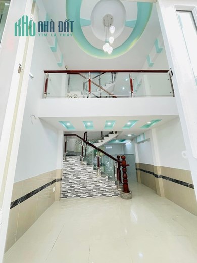 Nhà hiếm Tống Văn Hên, Tân Bình, 40m2,  3 tầng, xe hơi đỗ cổng, chỉ 4,1 tỷ