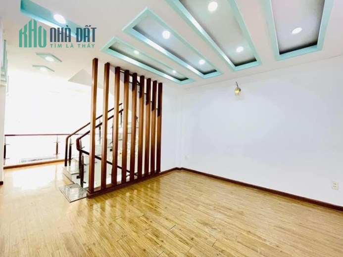 Nhà hiếm Tống Văn Hên, Tân Bình, 40m2,  3 tầng, xe hơi đỗ cổng, chỉ 4,1 tỷ