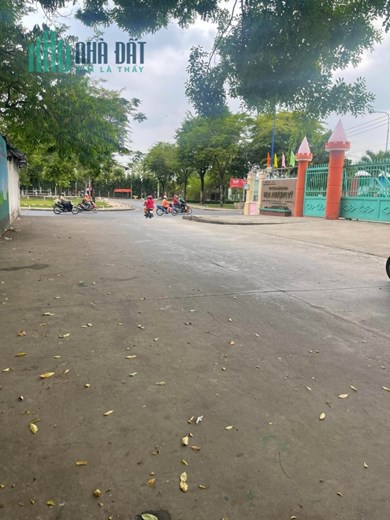 *Bình Tân hàng xóm Tân Phú ngay ngã tư Lê Thúc Hoạch,48m2 ,2 Tầng Nhỉnh 2 tỷ