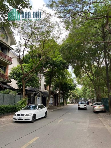 BÁN TÒA BIÊT THỰ ĐẲNG CẤP CẦU GIẤY 180M2, 5T, LÔ GÓC, THANG MÁY, Ở - KD CỰC ĐỈNH, 38,5 TỶ.