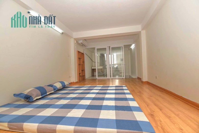 TÒA CCMN DÒNG TIỀN CẦU GIẤY 61M2 X 5T, MT 5M SÁT PHỐ 8 PN, 50TR/TH 9.3 TỶ