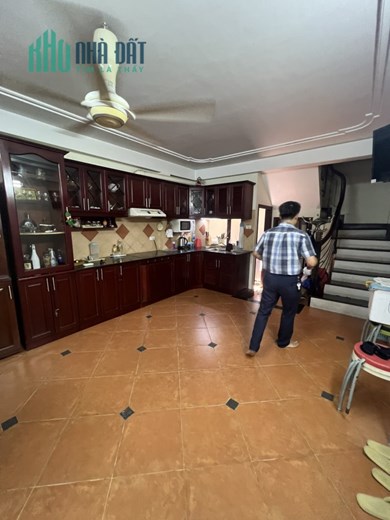 Cho Thuê Nhà ngõ ô tô Tải #VĨNH_PHÚC giao Văn Cao, Đội Cấn. 45m2 Thông Sàn. Full Đồ Cực Rẻ