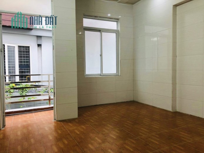 Nhà 3 tầng 48m2 sân cổng riêng, mặt ngõ đường Thiên Lôi
