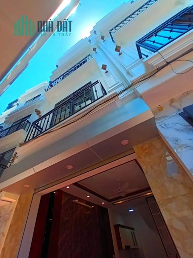 NHỈNH 3 TỶ LÔ GÓC 5 TẦNG MỚI ĐẸP, Ô TÔ TRÁNH VÀI BƯỚC KV THẠCH BÀN - LONG BIÊN