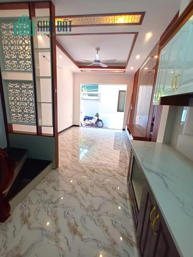 NHỈNH 3 TỶ LÔ GÓC 5 TẦNG MỚI ĐẸP, Ô TÔ TRÁNH VÀI BƯỚC KV THẠCH BÀN - LONG BIÊN