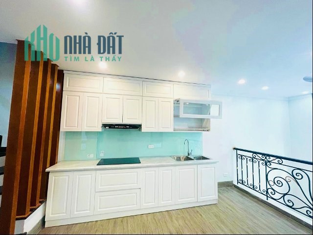 Bán nhà Lâm Du 37m2 x5 tầng, mới xây, thang máy, ô tô đỗ, vài bước ra phố