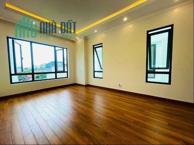 Bán nhà Lâm Du 37m2 x5 tầng, mới xây, thang máy, ô tô đỗ, vài bước ra phố