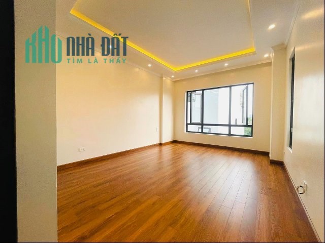 Bán nhà Lâm Du 37m2 x5 tầng, mới xây, thang máy, ô tô đỗ, vài bước ra phố