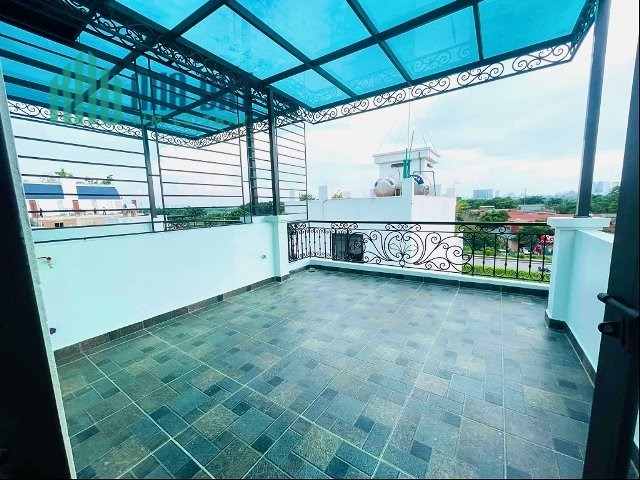 Bán nhà Lâm Du 37m2 x5 tầng, mới xây, thang máy, ô tô đỗ, vài bước ra phố