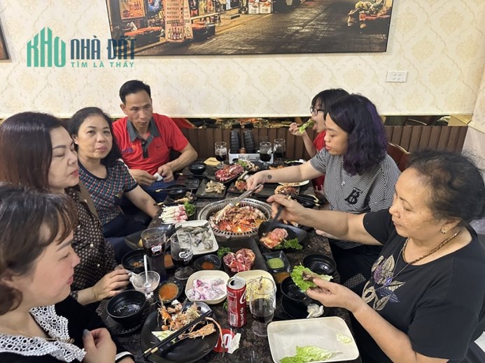 SANG NHANH Quán Buffe Vị Trí Đẹp Tại Quận Đống Đa - Giá Ưu Đãi