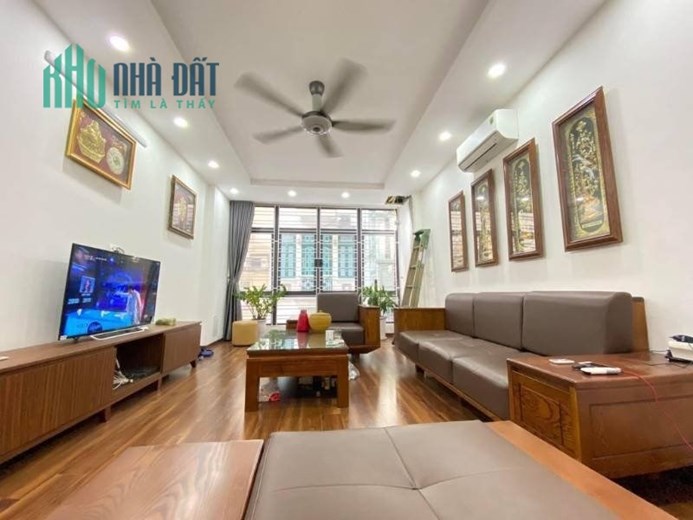 Bán Nhà 124 #HOÀNG_NGÂN, Trung Hòa. #Ô_TÔ_ĐỖ_CỬA 5m. 40m2 Nhỉnh 4 tỷ. Cạnh Hồ, Cạnh Chợ. MT Rộng