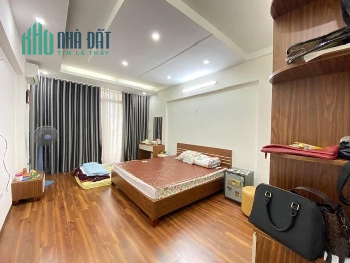 Bán Nhà 124 #HOÀNG_NGÂN, Trung Hòa. #Ô_TÔ_ĐỖ_CỬA 5m. 40m2 Nhỉnh 4 tỷ. Cạnh Hồ, Cạnh Chợ. MT Rộng