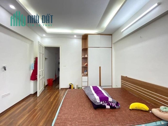 Bán Nhà 124 #HOÀNG_NGÂN, Trung Hòa. #Ô_TÔ_ĐỖ_CỬA 5m. 40m2 Nhỉnh 4 tỷ. Cạnh Hồ, Cạnh Chợ. MT Rộng