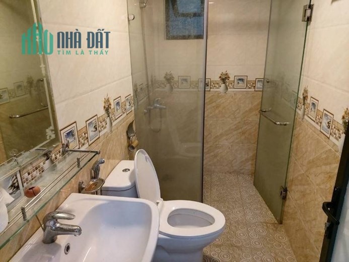 Bán Nhà 124 #HOÀNG_NGÂN, Trung Hòa. #Ô_TÔ_ĐỖ_CỬA 5m. 40m2 Nhỉnh 4 tỷ. Cạnh Hồ, Cạnh Chợ. MT Rộng