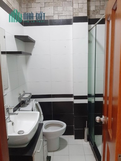 Cho thuê NNC đường Dã Tượng P10.Q8. Giá 16 triệu