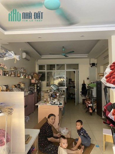 Chính chủ nhờ bán căn nhà Triều Khúc ngõ kinh doanh oto vào nhà  45m2 nhà 5 tầng giá chào  7  tỷ