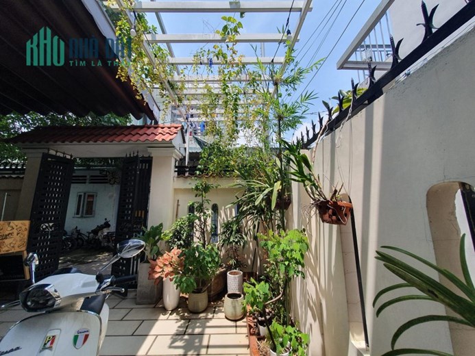 Biệt Thự Mini Ngay Chợ Thủ Đức, DT 180M2, Nhà Mới Xách Va Li Ở Ngay