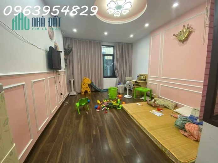 KINH DOANH SIÊU ĐỈNH, MẶT NGÕ PHÂN LÔ Ô TÔ ĐỖ, NHÀ ĐẸP Ở NGAY, ĐÊ LA THÀNH - ĐỐNG ĐA CHỈ 7.6 TỶ