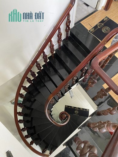 Cần tiền kinh doanh Bán Gấp Biệt Thự 4 tầng khu VIP quận 2. DT 350M2 đường 16m giá 17,5 tỷ.