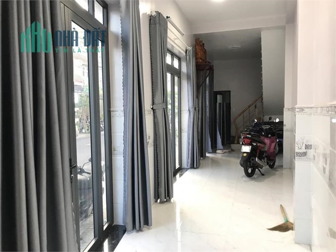Cho thuê mặt tiền 10m nhà kính góc vòng xoay ngã 5 lê lai, tpvt