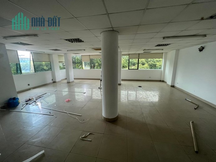 Bán tòa nhà mặt phố Hoàng Quốc Việt 240m2 10 tầng MT 11m lô góc dòng tiền 4 tỷ KD đỉnh cao hơn 140
