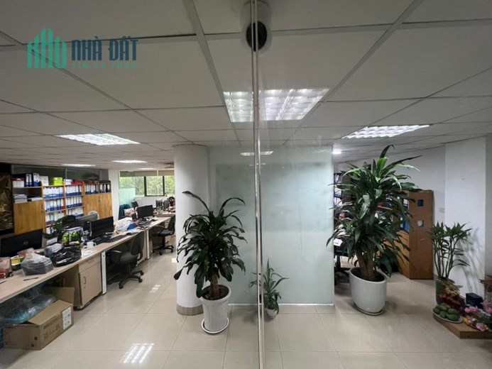 Bán tòa nhà mặt phố Hoàng Quốc Việt 240m2 10 tầng MT 11m lô góc dòng tiền 4 tỷ KD đỉnh cao hơn 140