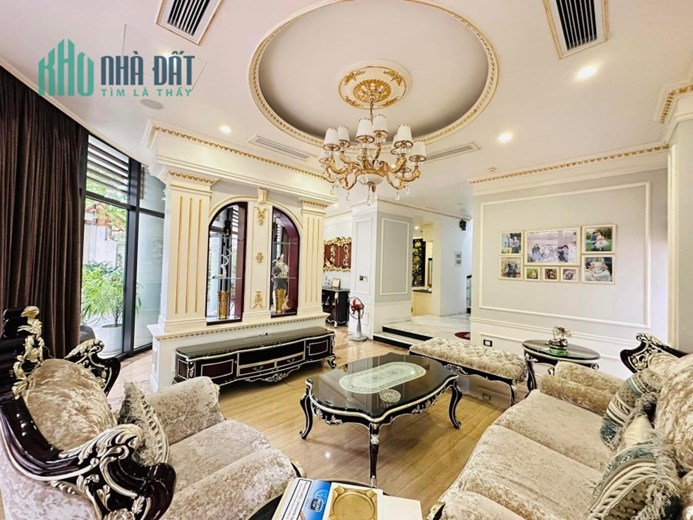 BIỆT THỰ SÂN VƯỜN ĐẲNG CẤP NHẤT CẦU GIẤY, TOÀN BỘ NỘI THẤT NHẬP KHẨU ĐỨC GIÁ TRỊ HƠN 20 TỶ. CẦN BÁN