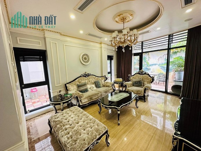 BIỆT THỰ SÂN VƯỜN ĐẲNG CẤP NHẤT CẦU GIẤY, TOÀN BỘ NỘI THẤT NHẬP KHẨU ĐỨC GIÁ TRỊ HƠN 20 TỶ. CẦN BÁN