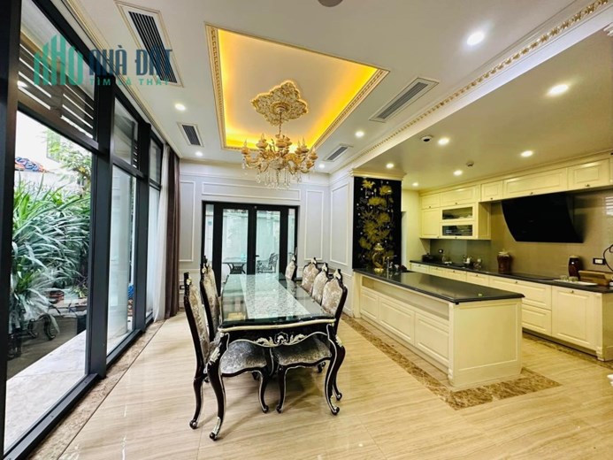 BIỆT THỰ SÂN VƯỜN ĐẲNG CẤP NHẤT CẦU GIẤY, TOÀN BỘ NỘI THẤT NHẬP KHẨU ĐỨC GIÁ TRỊ HƠN 20 TỶ. CẦN BÁN