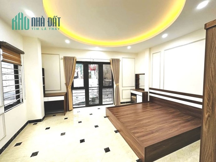 Bán nhà Thanh Nhàn , Giá giảm chào 300tr , 46m2 , mặt tiền 6,2m , chỉ 3,7 tỷ , 10m ra ngõ ô tô tránh