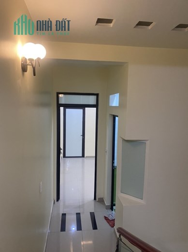 Bán nhà ngõ 304 Chợ Hàng, diện tích 50m 4 tầng, GIÁ 2.85 tỉ