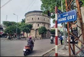 BÁN NHÀ MẶT PHỐ 04 Ô TÔ TRÁNH QUẬN HOÀN KIẾM MẶT TIỀN 5.5M 90M2.