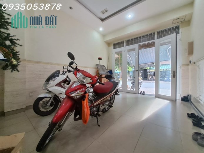 Mặt Tiênf Kinh Doanh Tân Phú 5 Tầng Có Thang Máy, 84m2, Ngộp Bank Cần Bán Gấp.