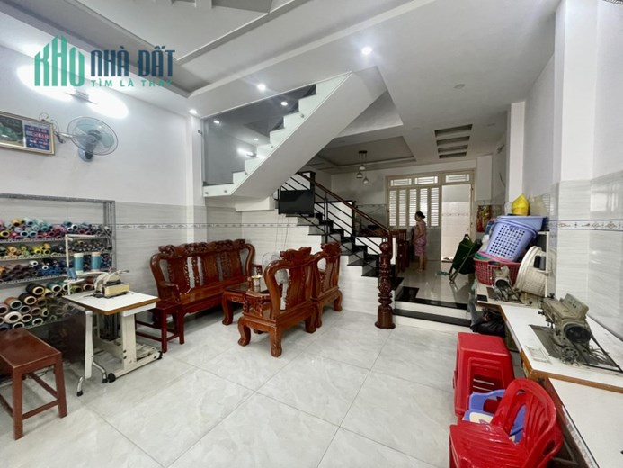 Cần bán nhà Lũy Bán Bích Hẻm xe hơi 5,2m x 15.5m, 3 lầu BTCT.