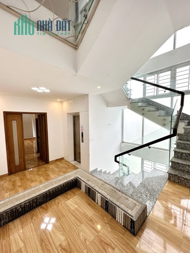 Bán tòa nhà 8 tầng MT Tạ Hiện. Hiếm nhà bán, chủ ngộp 20 tỷ