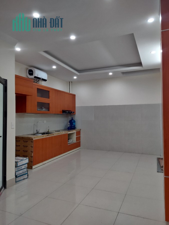 Bán nhà Hoàng Quốc Việt, Võ Chí Công dt 55 m² x 5 t 7 ngủ khép kín giá bán 5.9 tỷ.