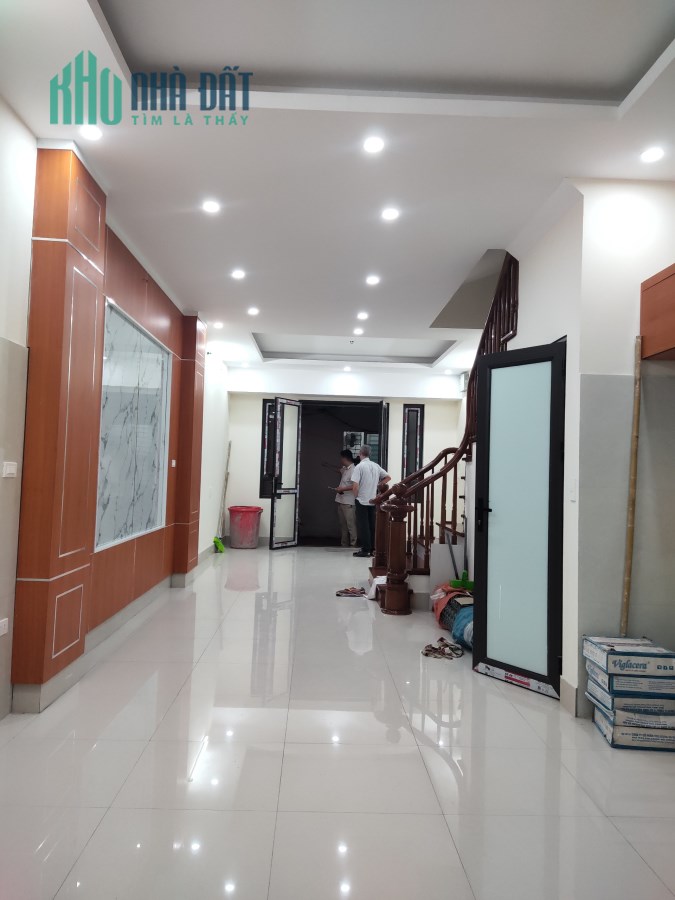 Bán nhà Hoàng Quốc Việt, Võ Chí Công dt 55 m² x 5 t 7 ngủ khép kín giá bán 5.9 tỷ.