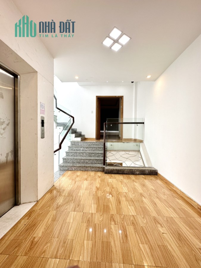Bán Building 8 tầng MT Tạ Hiện, sát UBND TP. Thủ Đức. Chủ ngộp nặng, giá TL sâu