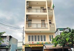 Nhà mặt tiền Lý Phục Man có sẵn dòng tiền 100tr tháng.