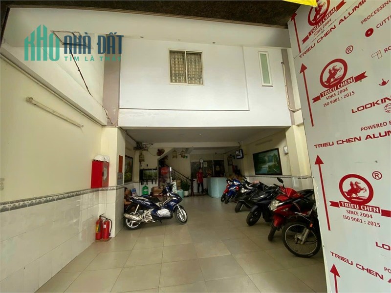 Nhà mặt tiền Lý Phục Man có sẵn dòng tiền 100tr tháng.