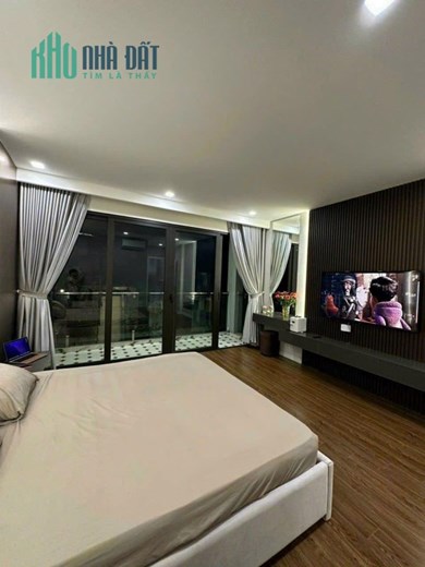 bán nhà Nguyễn Văn Cừ 92m x6 tầng, gara, thang máy, tặng full nội thất