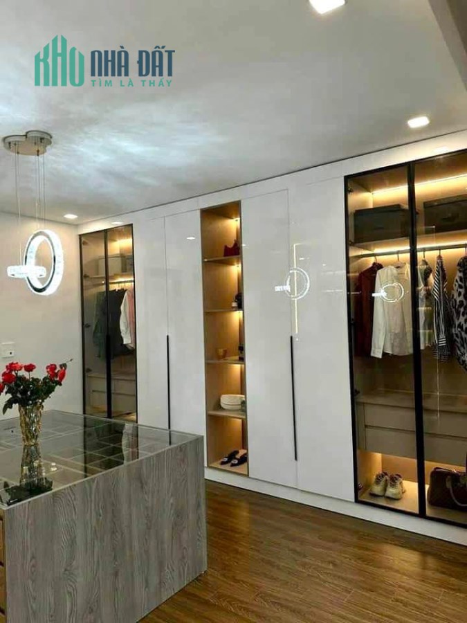 bán nhà Nguyễn Văn Cừ 92m x6 tầng, gara, thang máy, tặng full nội thất