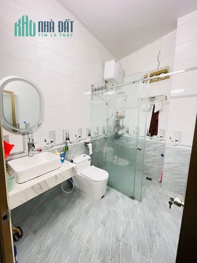 Của Hiếm! Mặt ngõ, TT Cầu Giấy, 3 thoáng, 40m ra phố, ba gác đua, 43m, 4T, 5.3 tỷ TL sâu