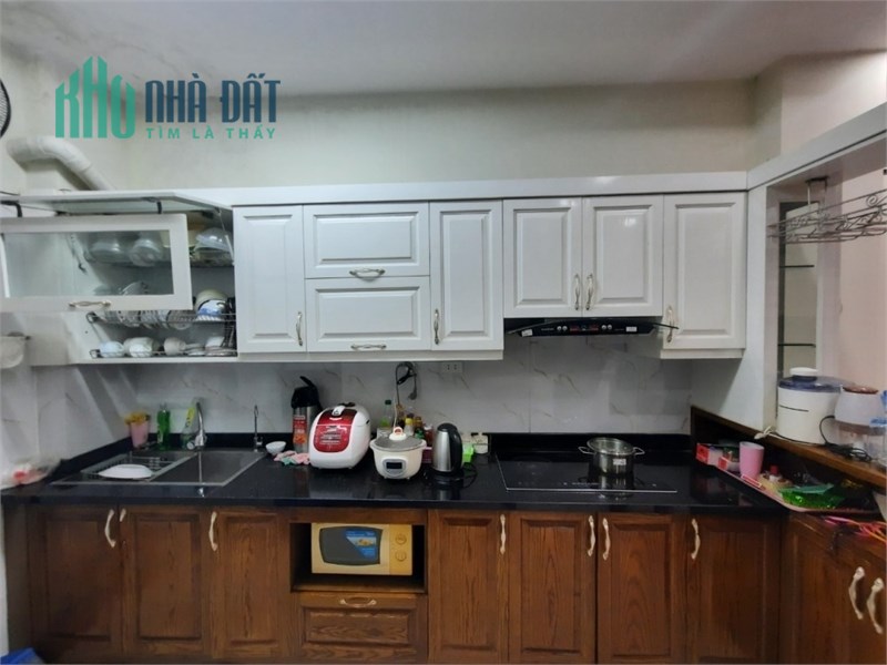 Bán nhà mặt phố Nguyễn Xiển,2 mặt tiền, vỉa hè rộng, DT98m2, MT4,2m. Giá rẻ