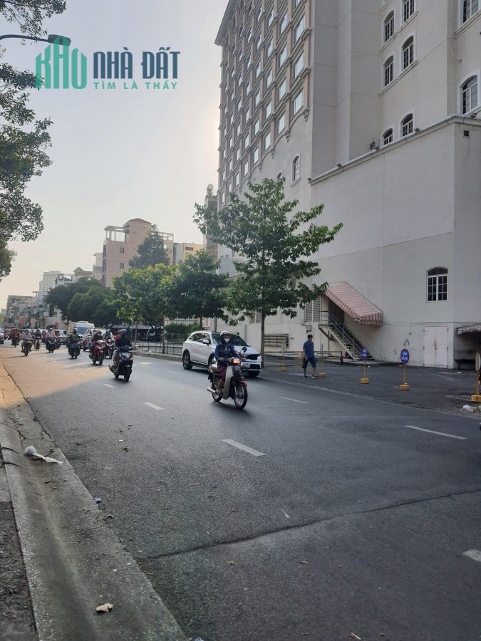 Bán nhà Mặt tiền ngay Luỹ Bán Bích  - Hoà Bình, 3 Tầng cũ, 1 đời chủ, 8x20m, 22.8 tỷ (TL)
